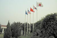 中国、日本、韓国、米国の国旗が